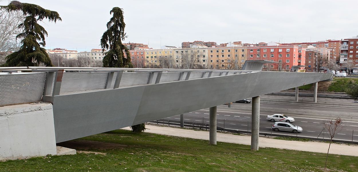 Eurofinsa construyendo futuro.Pasarela de Ramón Aguinaga en la M30, Madrid.Españ