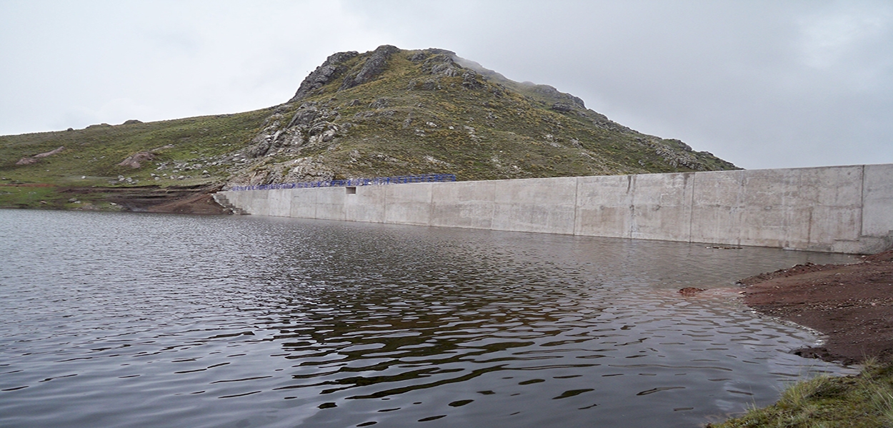 Eurofinsa construyendo futuro. Presa en Paruro.Perú