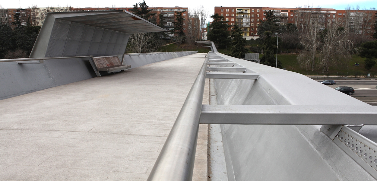 Eurofinsa construyendo futuro.Pasarela de Ramón Aguinaga en la M30, Madrid.Españ