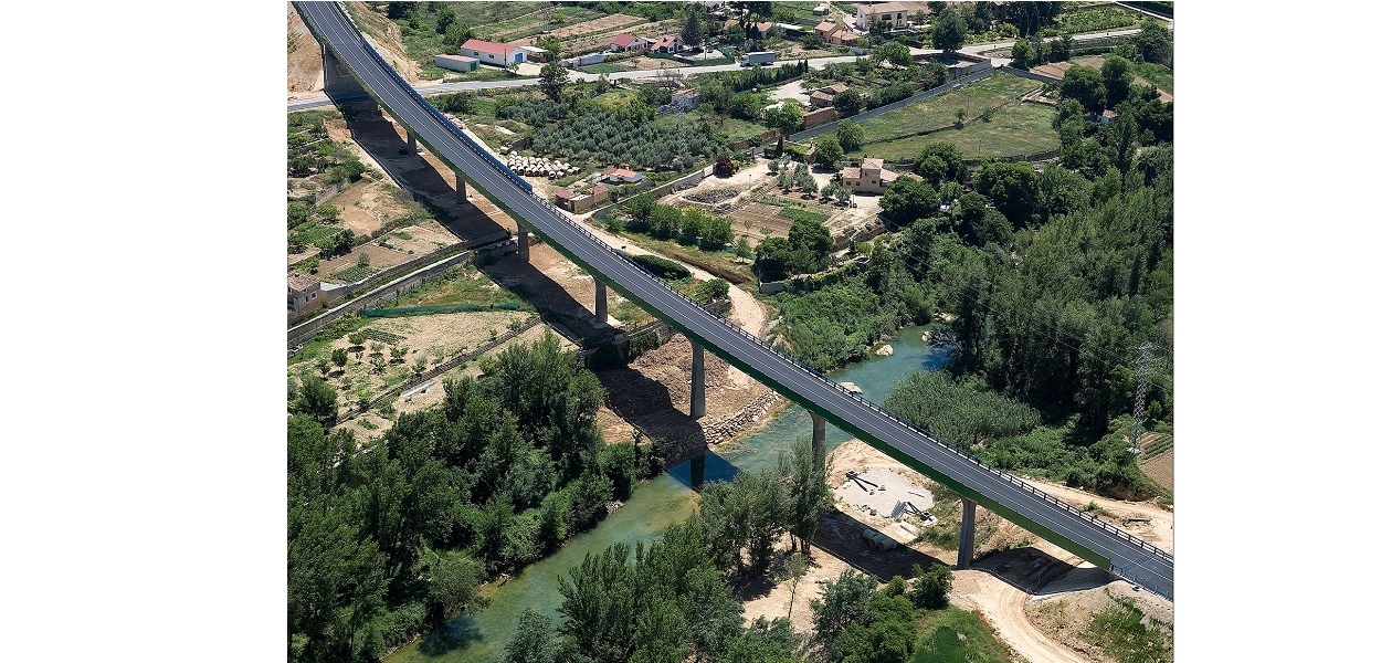Eurofinsa construyendo futuro.Carretera variante de Alcañiz,Badajoz.España