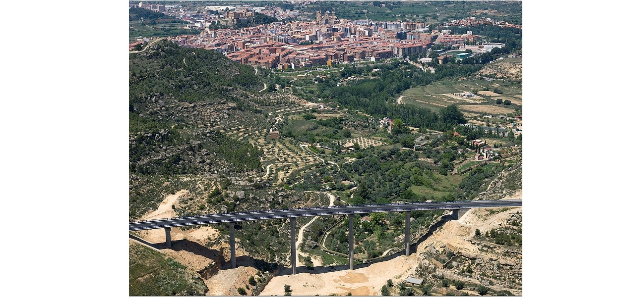 Eurofinsa construyendo futuro.Carretera variante de Alcañiz,Badajoz.España