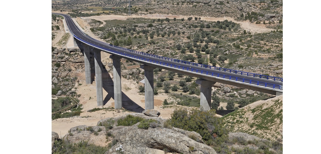 Eurofinsa construyendo futuro.Carretera variante de Alcañiz,Badajoz.España