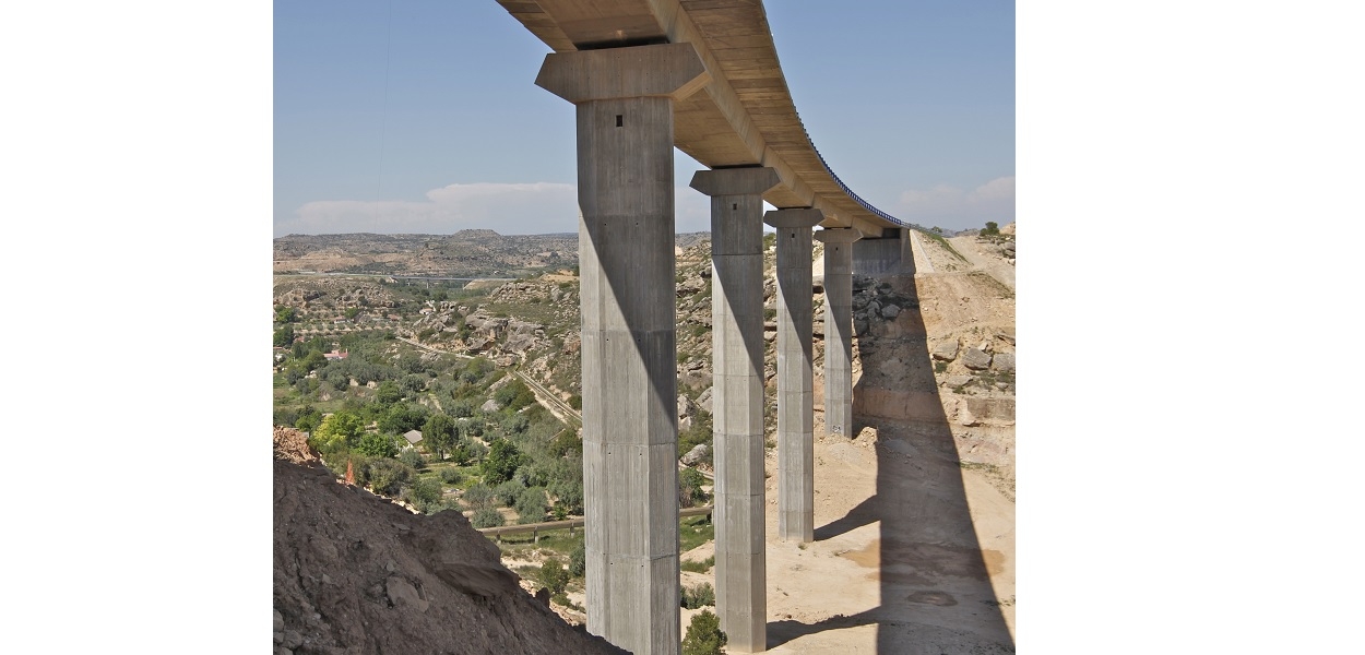 Eurofinsa construyendo futuro.Carretera variante de Alcañiz,Badajoz.España