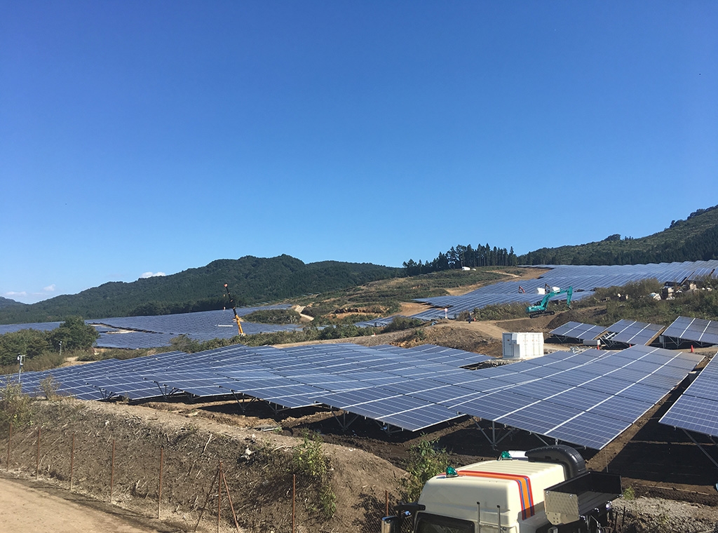 PARQUE SOLAR EN TAKAYAMA, (GUNMA)